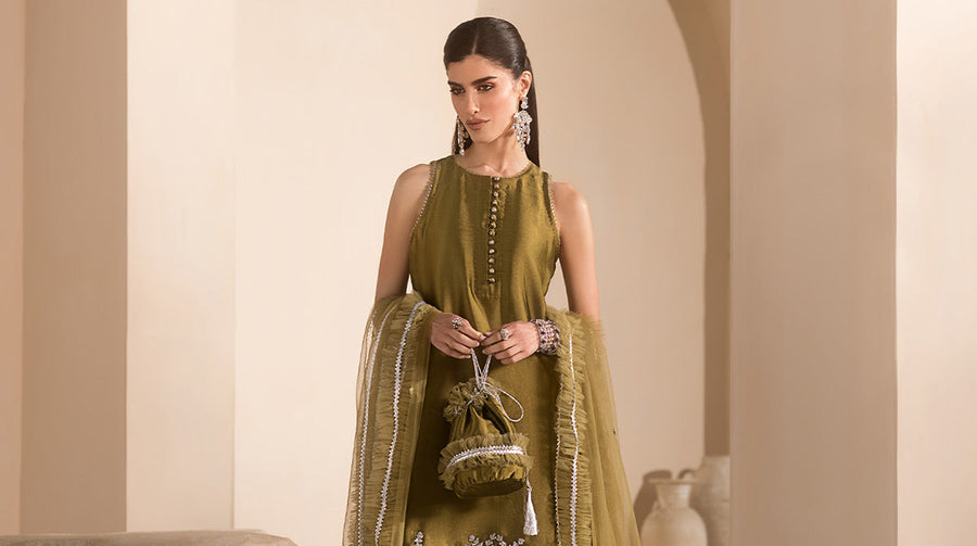 What to Wear: Formal Dresses vs. Luxury Pret
