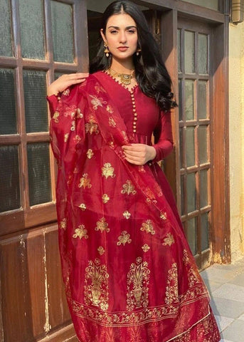 Sarah khan sarah clothing brand Sarah Khan introduces her fashion brand, named after her beloved daughter, Alyana Falak We wish her all the best and can t wait to know more about it
